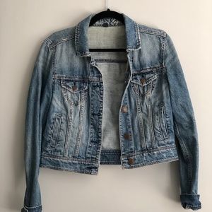 AEO Womens M light wash cropped denim jacket